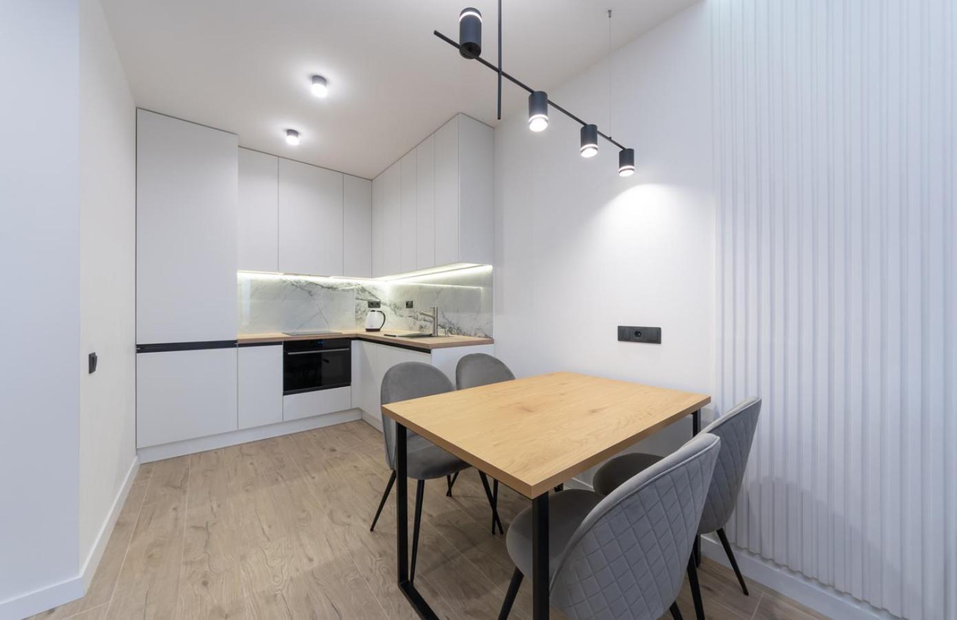 Luxury Apartment Near Metro Station Osokorky Киев Екстериор снимка