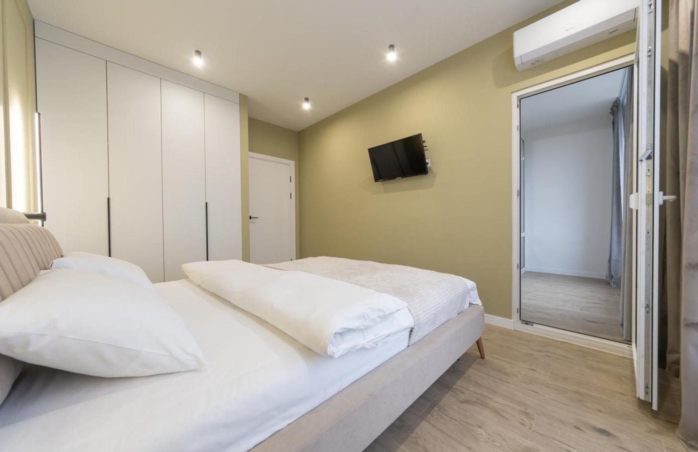 Luxury Apartment Near Metro Station Osokorky Киев Екстериор снимка