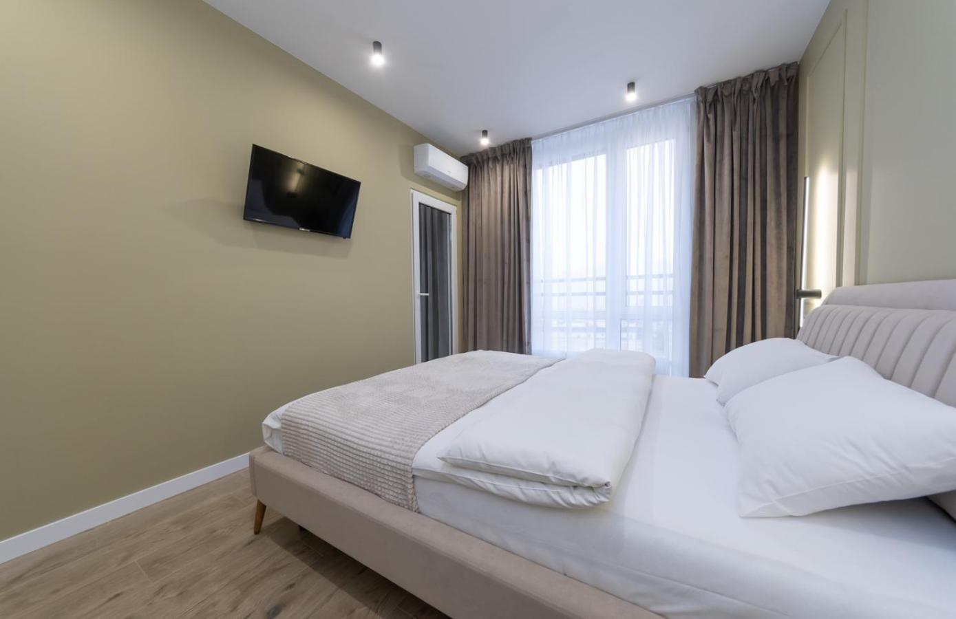 Luxury Apartment Near Metro Station Osokorky Киев Екстериор снимка