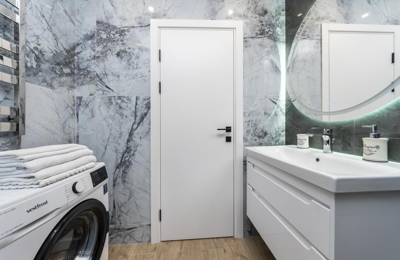 Luxury Apartment Near Metro Station Osokorky Киев Екстериор снимка